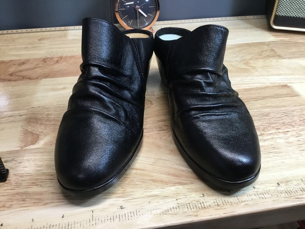 Clarks Emily Charm Women's 8.5 Black Leather Slip-On Round Toe Cuban Mule